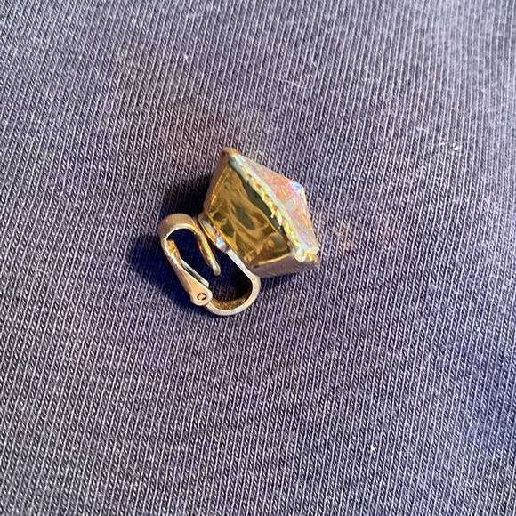 Vintage clip on earrings - Picture 2 of 3